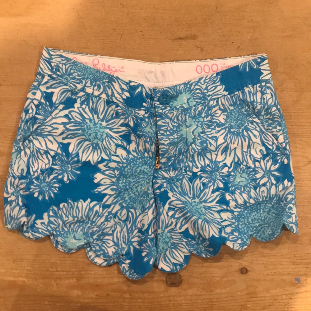 Lilly Pulitzer short size 000, blue flower pattern